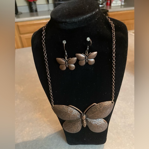 Butterfly Pendant Necklace and Earring Set - Picture 3 of 4